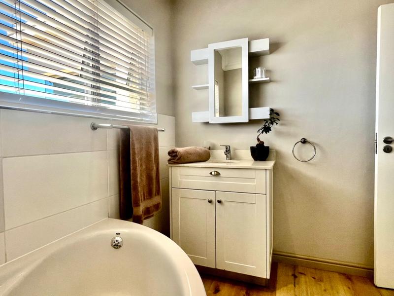 4 Bedroom Property for Sale in Hartenbos Heuwels Western Cape